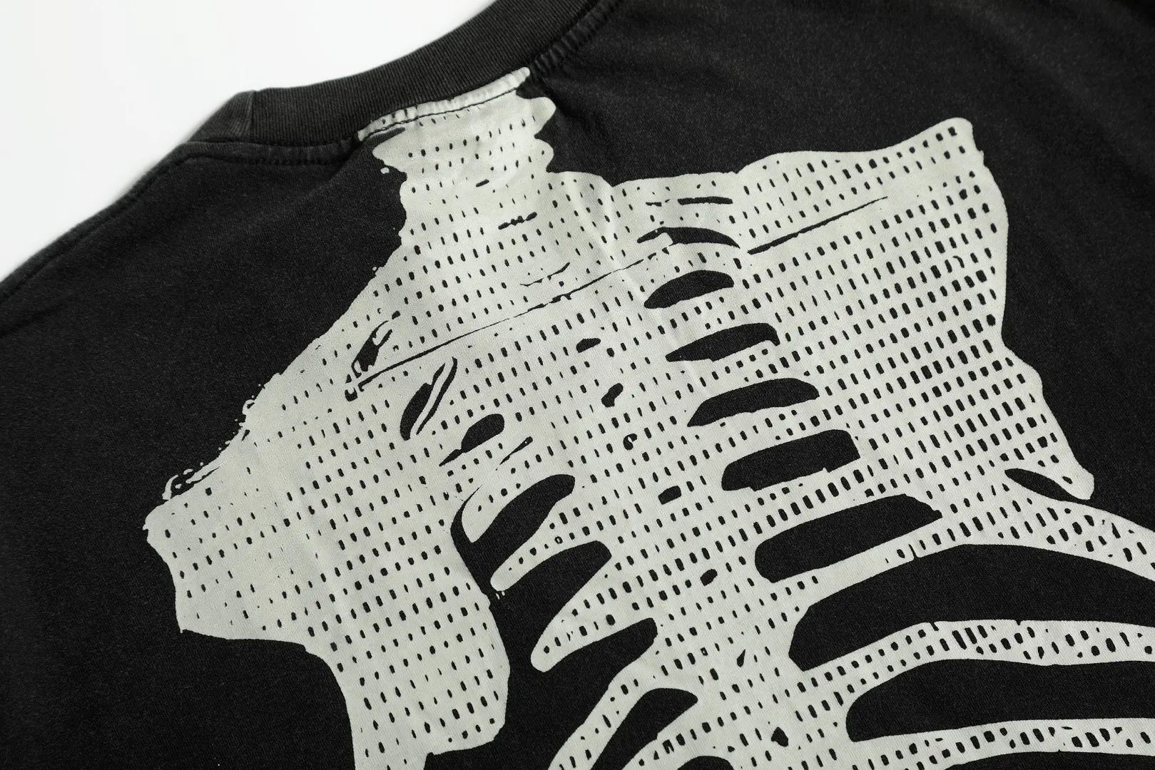 Saint washed vintage skeleton short-sleeved T-shirt Color: washed black Wholesale price: 118 Size: M L XL XXL Style number: 2148